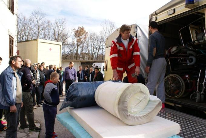 8113.humanitarna pomoc