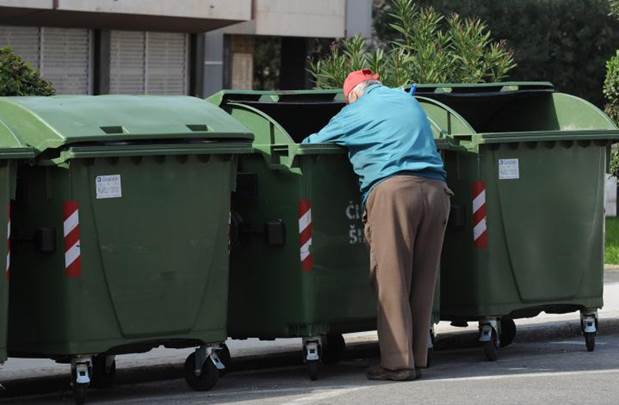 8241.kopanje po kantama