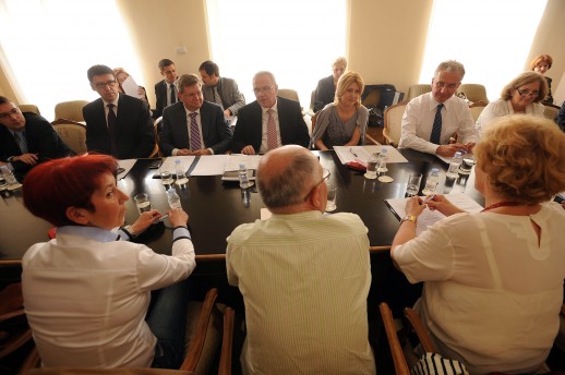 5565.pregovori sindikati vlada