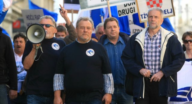 6012.radnici gredelja prosvjeduju