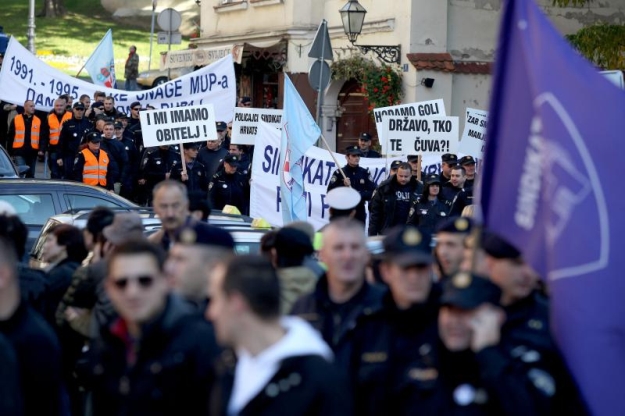 6242.prosvjed policije