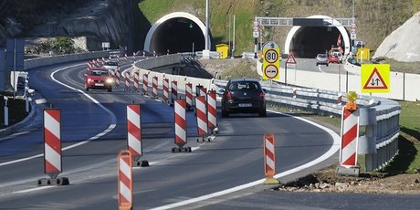 6251.autocesta pred tunelom