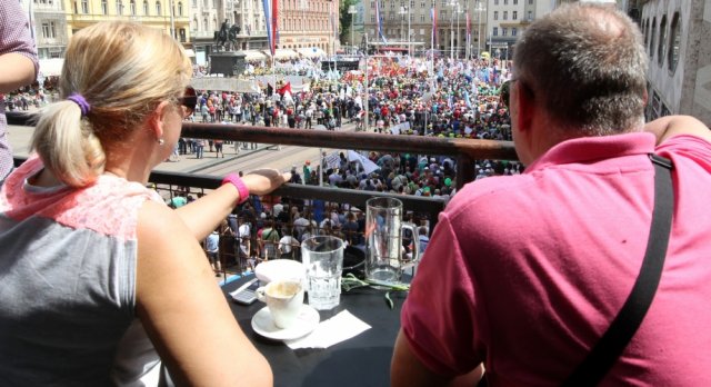 6944.pogled na prosvjed