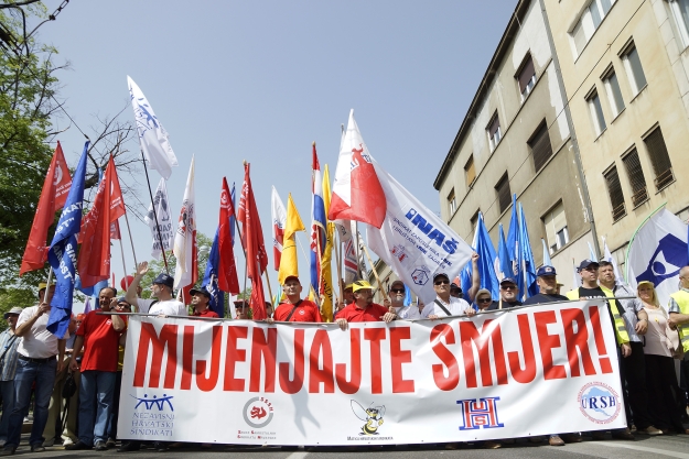 7033.prosvjed mijenjajte smjer