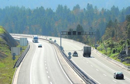 2016 8 11 rast prometa od sedam posto napunio kasu autoceste