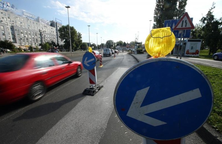 8708.prometna signalizacija