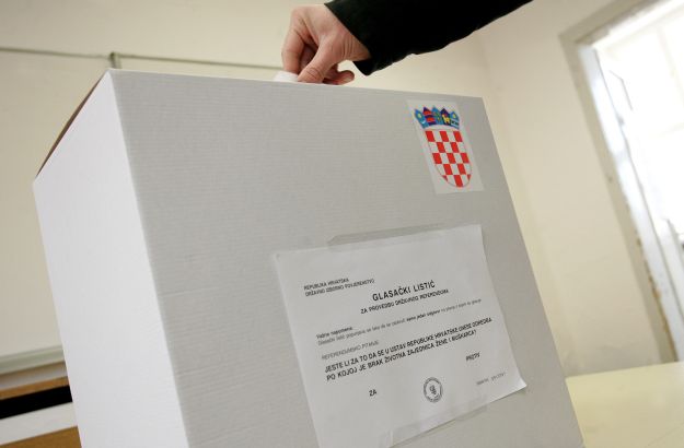 8715.glasacka kutija