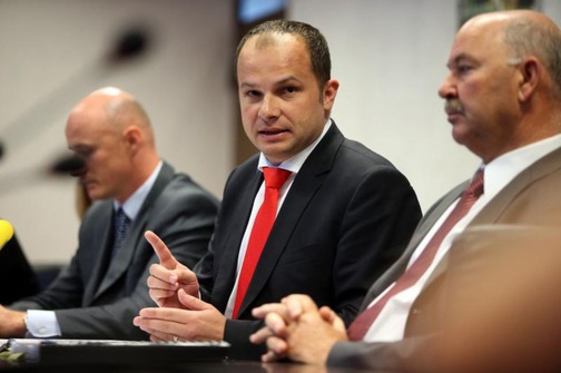 8793.doncic i pomocnici