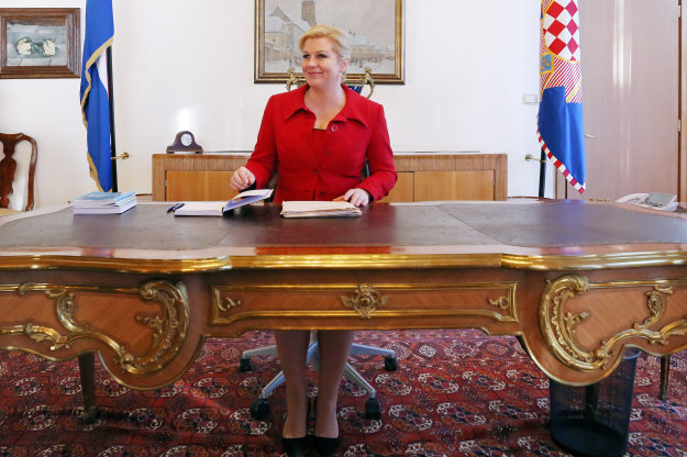 9323.kolinda u uredu