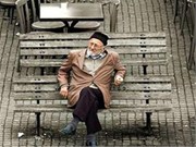 4873.starac na klupi