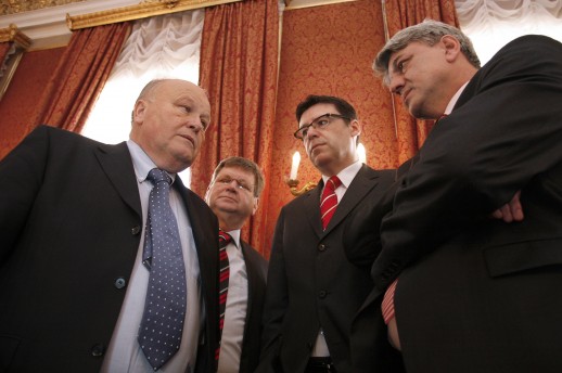 5233.ponasanje na vlasti